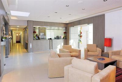 фото отеля Residhome Appart Hotel Paris Guyancourt