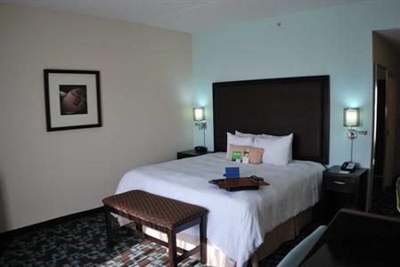 фото отеля Hampton Inn & Suites Nashville @ Opryland