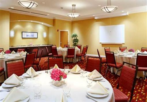 фото отеля Courtyard by Marriott Pittsburgh West Homestead/Waterfront