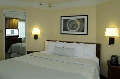 фото отеля Embassy Suites Hotel Tysons Corner