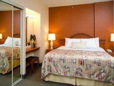 фото отеля Stage West All Suite Hotel