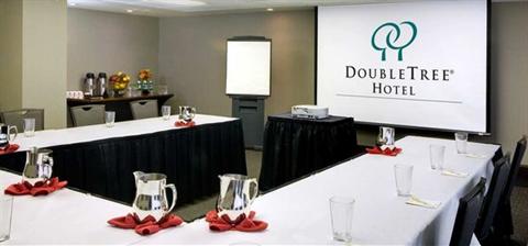 фото отеля Doubletree Cleveland Downtown / Lakeside