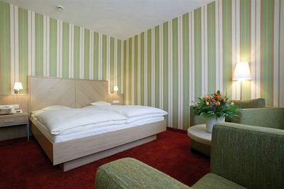 фото отеля Kurparkhotel Bad Wilhelmshohe