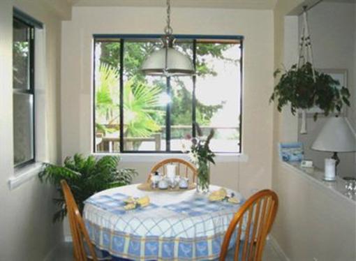 фото отеля Soundview Cottage B&B