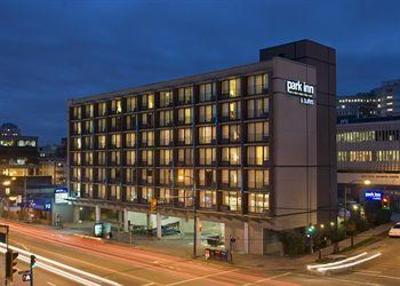 фото отеля Park Inn & Suites on Broadway Vancouver