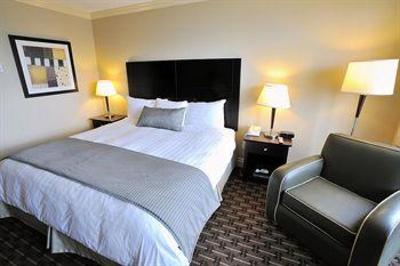 фото отеля Park Inn & Suites on Broadway Vancouver