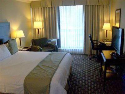 фото отеля Park Inn & Suites on Broadway Vancouver