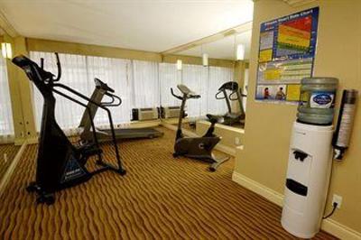 фото отеля Park Inn & Suites on Broadway Vancouver