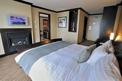 фото отеля Park Inn & Suites on Broadway Vancouver