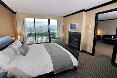 фото отеля Park Inn & Suites on Broadway Vancouver