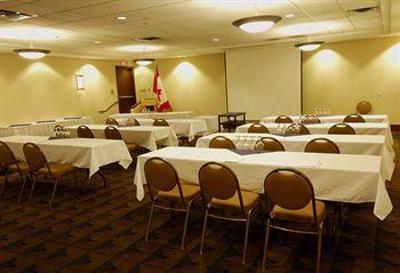 фото отеля Park Inn & Suites on Broadway Vancouver