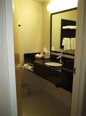фото отеля Park Inn & Suites on Broadway Vancouver