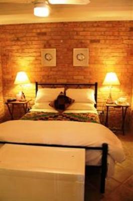 фото отеля Lake House Bed and Breakfast Mannering Park