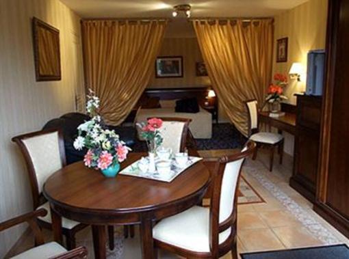 фото отеля Hotel Du Manoir Tourlaville