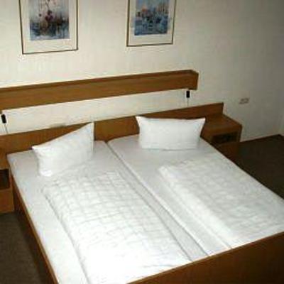 фото отеля Hotel Schierstein Stockstadt am Main