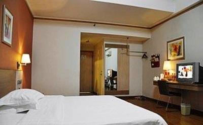 фото отеля Joy Inn Qingdao Taidong