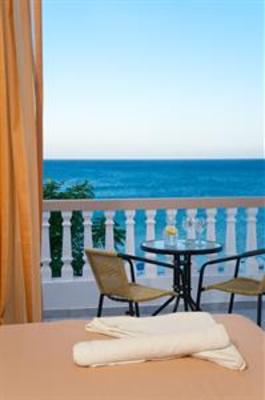 фото отеля Delfini Beach Hotel