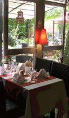 фото отеля Auberge De L'Orangerie Piolenc