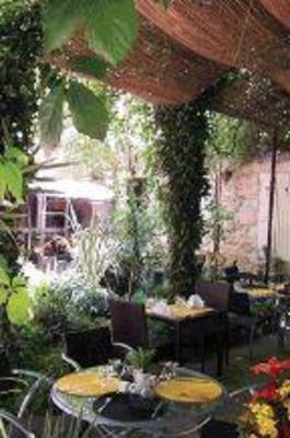 фото отеля Auberge De L'Orangerie Piolenc
