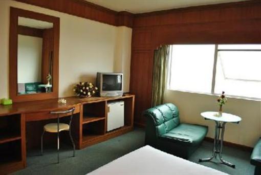 фото отеля Chumphon Grand Palace Hotel