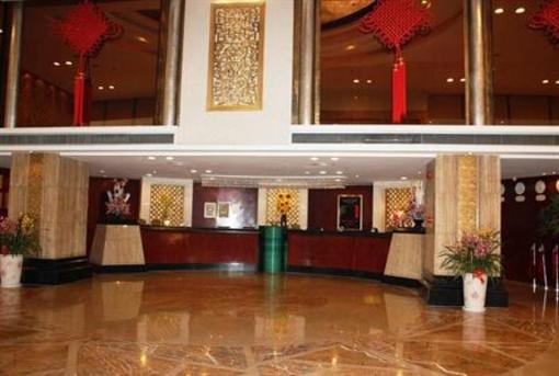 фото отеля Royal Crown Grand Hotel