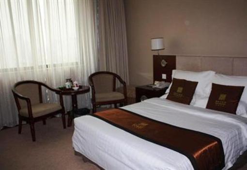 фото отеля Royal Crown Grand Hotel