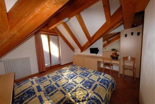 фото отеля Hotel Garni Fiordaliso