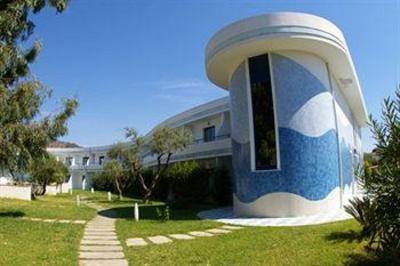 фото отеля Cala Longa Hotel Club Montauro
