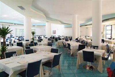 фото отеля Cala Longa Hotel Club Montauro