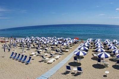 фото отеля Cala Longa Hotel Club Montauro