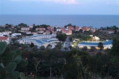 фото отеля Cala Longa Hotel Club Montauro
