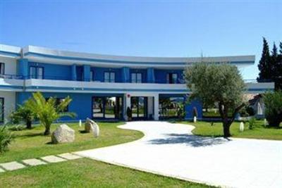 фото отеля Cala Longa Hotel Club Montauro