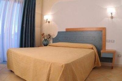 фото отеля Cala Longa Hotel Club Montauro