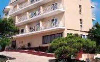 фото отеля Hostal Cala es Pujols