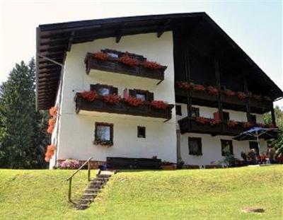 фото отеля Ferienhauser Waldruh Tannenheim Inge Pension