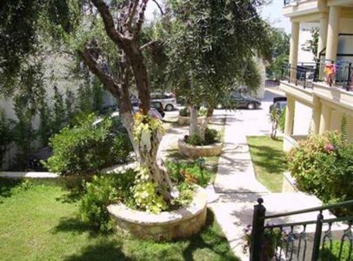 фото отеля Loukas Hotel & Apartments