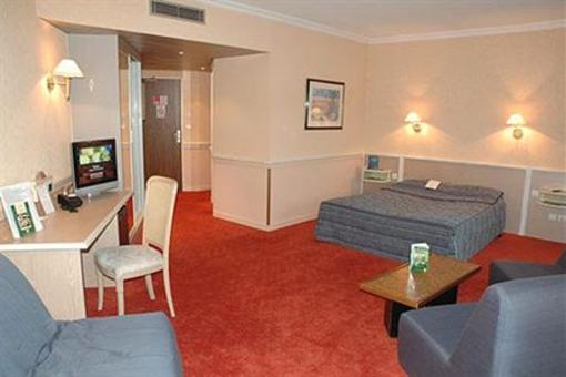 фото отеля Hotel Ibis Lyon Est Beynost A42