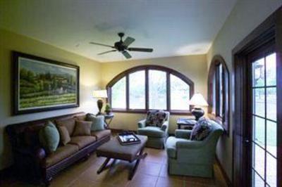 фото отеля Cuscowilla Golf Resort on Lake