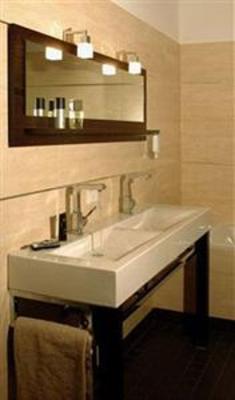 фото отеля Adele Hotel