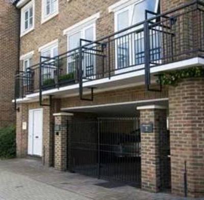 фото отеля Deep Blue Carna Court - Richmond Surrey