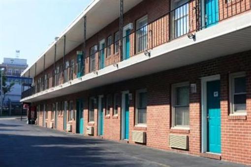 фото отеля Express Inn Towson