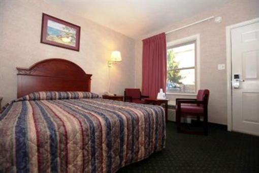 фото отеля Express Inn Towson