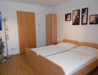 фото отеля Fruhstuckspension Appartement Liebmann