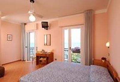 фото отеля Menapace Hotel Torri del Benaco