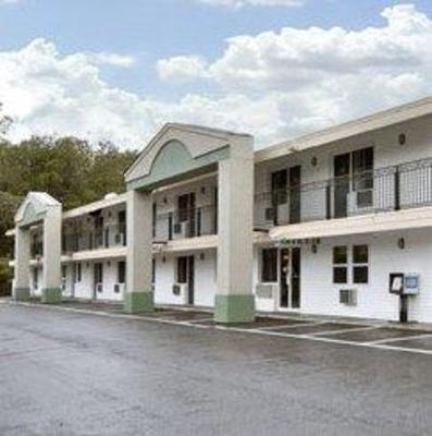 фото отеля Days Inn Lenox