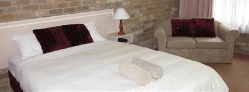 фото отеля Farnham Court Motel
