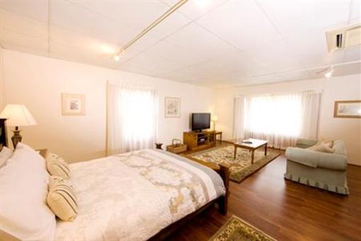 фото отеля Montville Attic