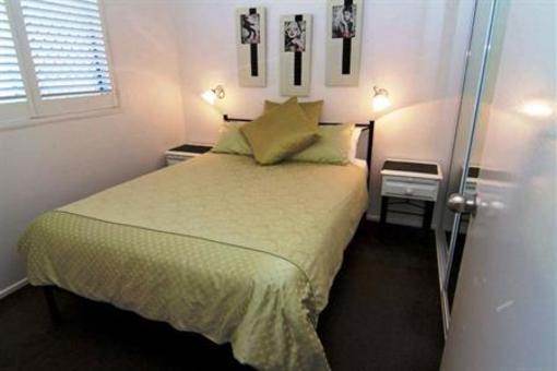 фото отеля Merrima Court Holiday Apartments Caloundra