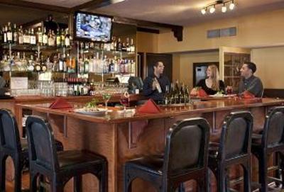 фото отеля BEST WESTERN PLUS Encina Lodge and Suites