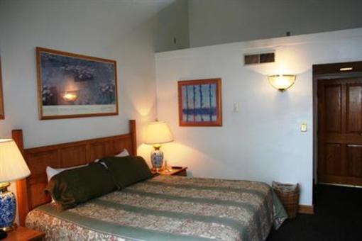 фото отеля Lionshead Inn